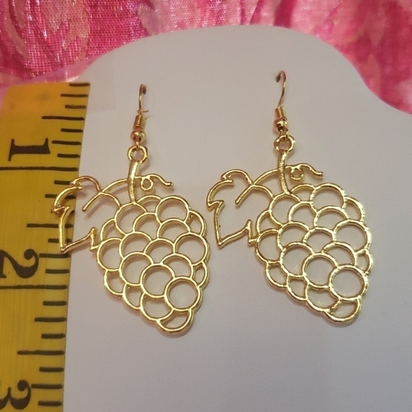 Grape Shaped Gold Toned Earrings… - Picture 2 of 3